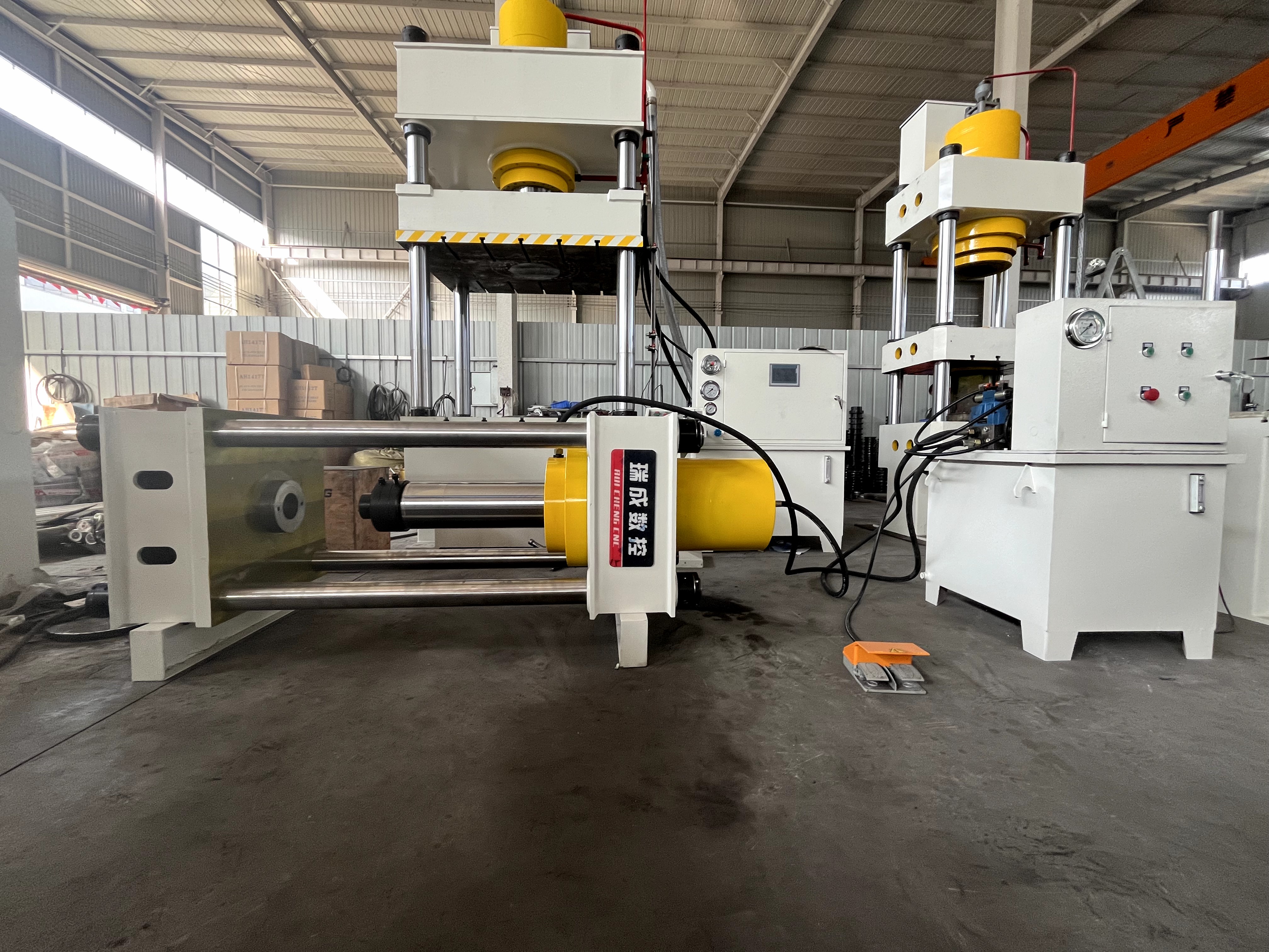 200吨卧式液压机 拖链压制液压机