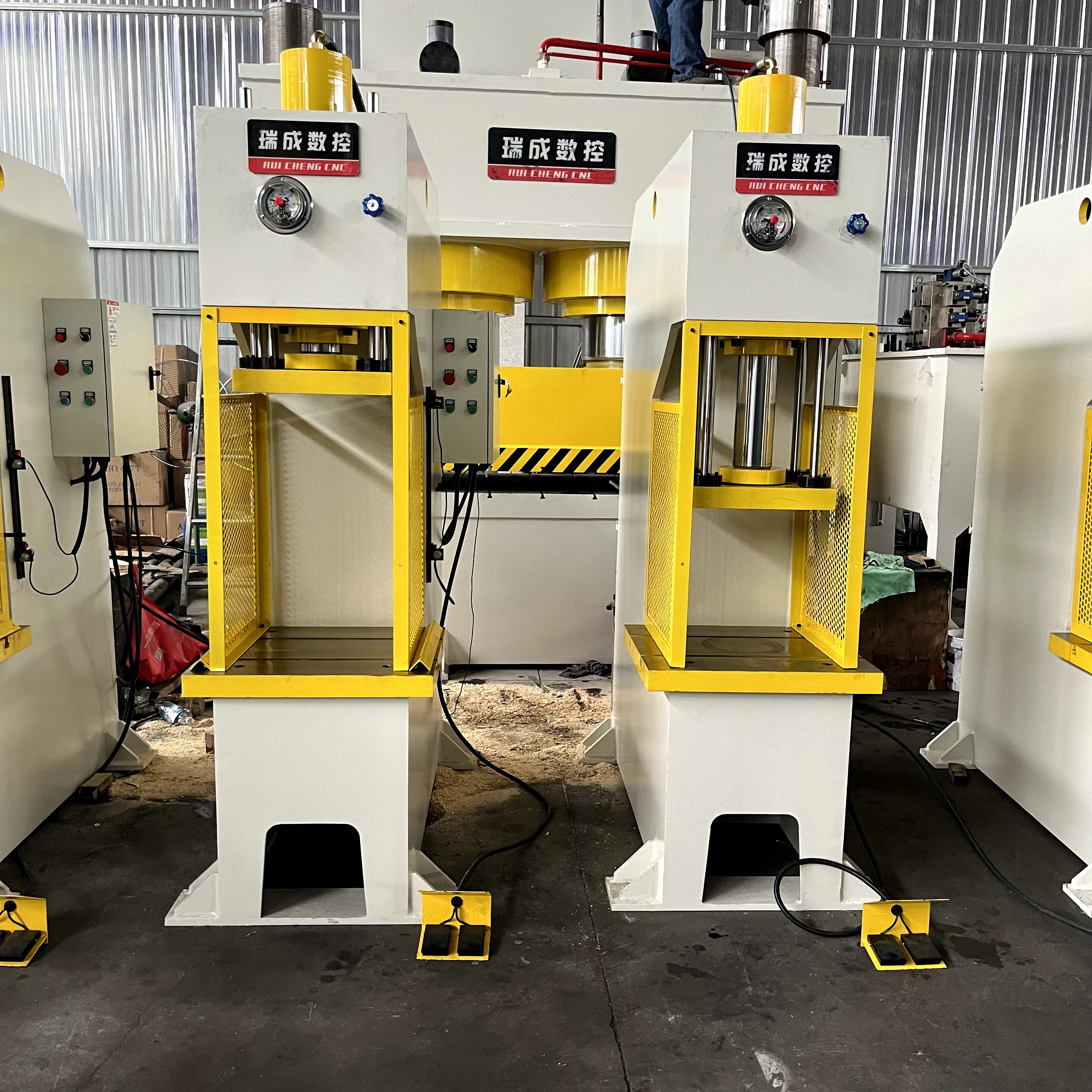 40T 单臂定制型液压机（出口款・带防护网）