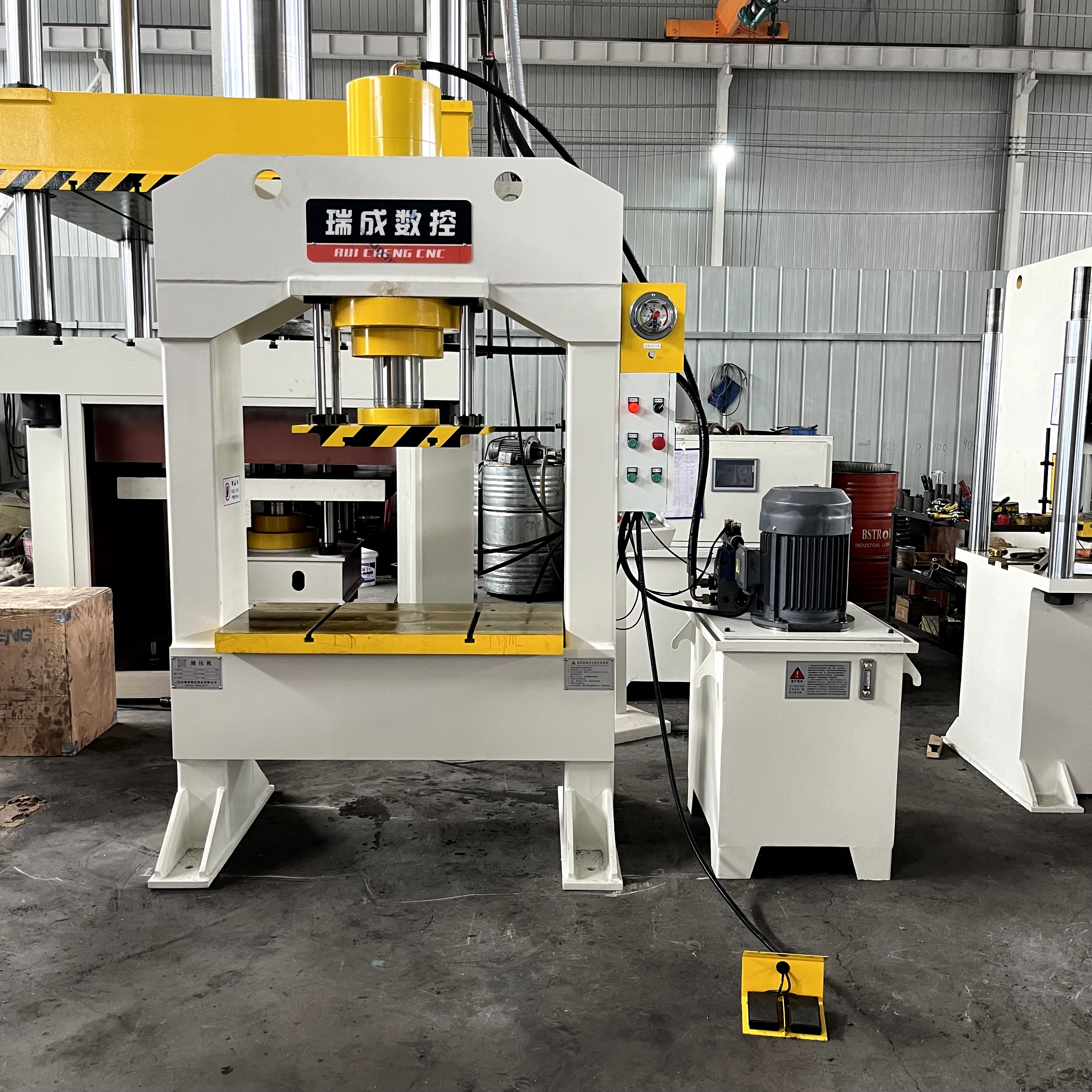 100吨龙门液压机