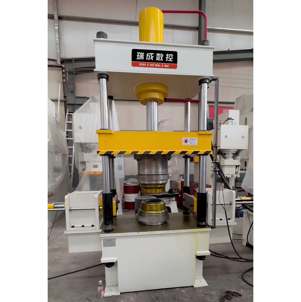200T轮毂成型液压机：旋转模具加持