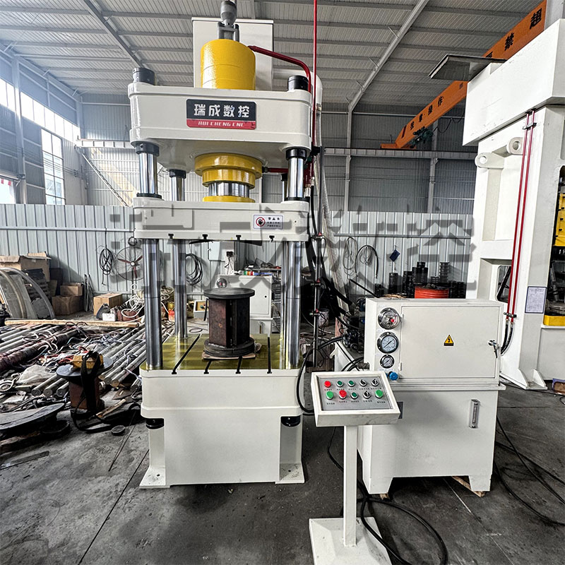 200吨四柱液压机铸钢件